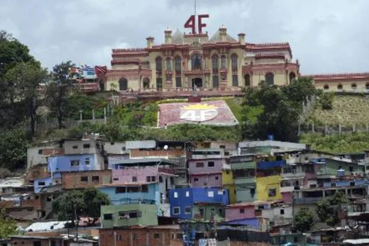 
	Vista de um bairro de Caracas: a capital da Venezuela enfrenta problemas de manuten&ccedil;&atilde;o em seu servi&ccedil;o de &aacute;gua pot&aacute;vel
 (Juan Barreto/AFP)