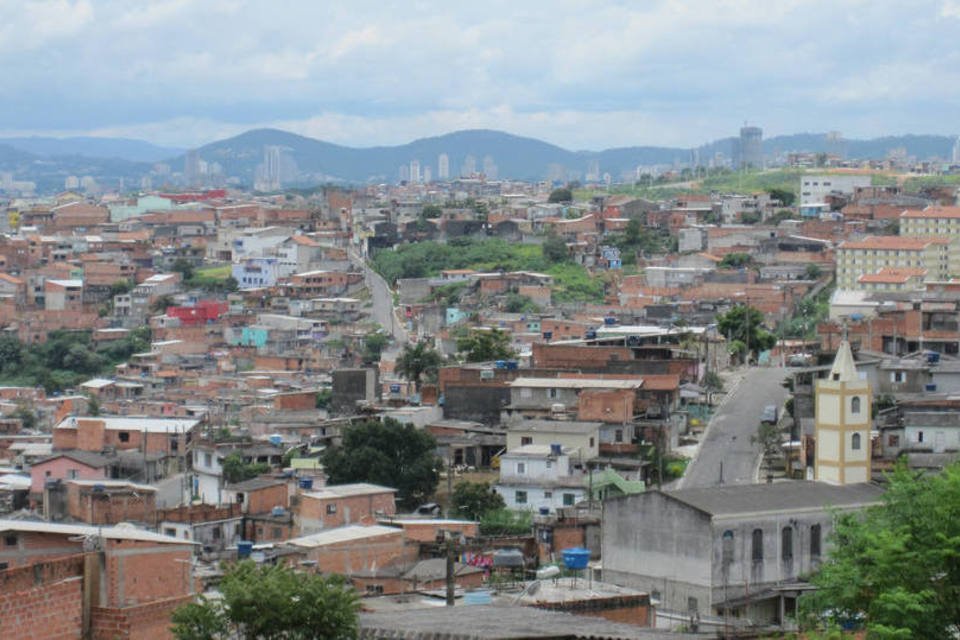 Helicóptero que caiu em Carapicuíba atingiu duas casas