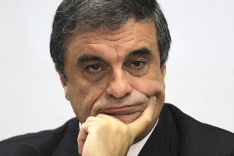 
	Cardozo: &quot;&Eacute; lament&aacute;vel que ainda existam pessoas que n&atilde;o consigam perceber que, no Estado de Direito, &eacute; leg&iacute;tima a manifesta&ccedil;&atilde;o, &eacute; leg&iacute;timo que as pessoas expressem sua opini&atilde;o, mas n&atilde;o &eacute; leg&iacute;timo que pratiquem atos de vandalismo, n&atilde;o &eacute; leg&iacute;timo que pratiquem atos de viol&ecirc;ncia&quot;
 (Ueslei Marcelino/Reuters)