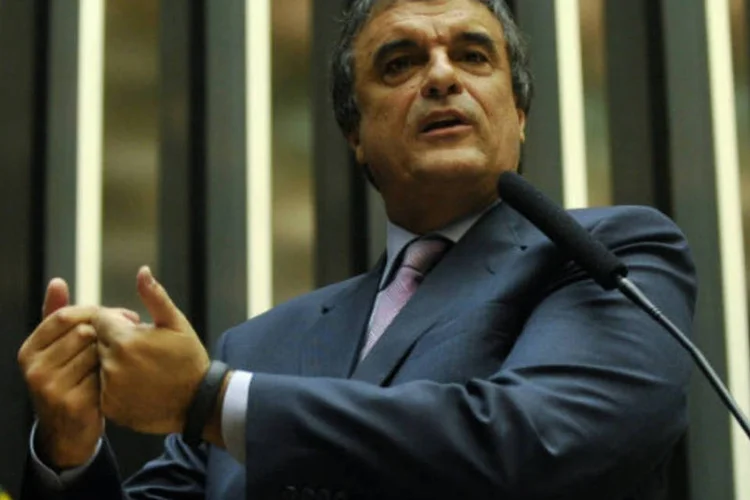 
	O ministro da Justi&ccedil;a, Jos&eacute; Eduardo Cardozo, participou de uma comiss&atilde;o geral na C&acirc;mara dos Deputados que discute seguran&ccedil;a p&uacute;blica e viol&ecirc;ncia no tr&acirc;nsit
 (Antonio Cruz/ABr)