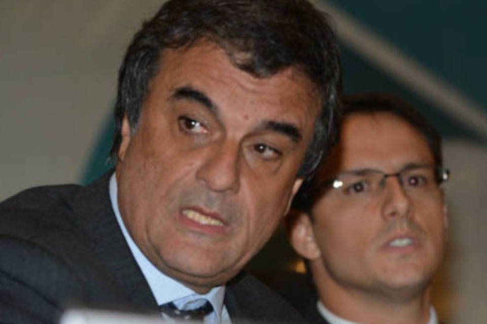 Governo não opinará sobre temas do plebiscito, diz Cardozo
