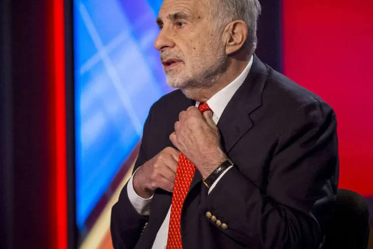 Bilionário Carl Icahn durante uma entrevista para a rede de televisão FOX Business, em Nova York (Brendan McDermid/Reuters)
