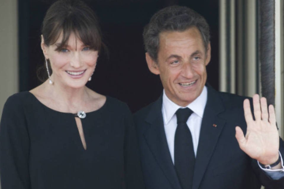 Carla Bruni utiliza twitter de Sarkozy para apoiar reeleição