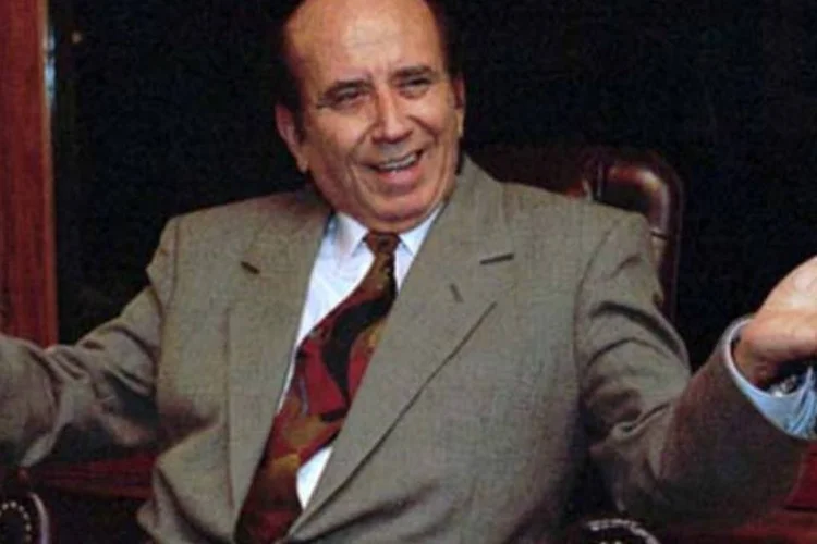 O político assumiu por duas vezes o controle do país: de 1974 a 1979 e, depois, entre 1989 e 1993.  (Reprodução Veja.com)