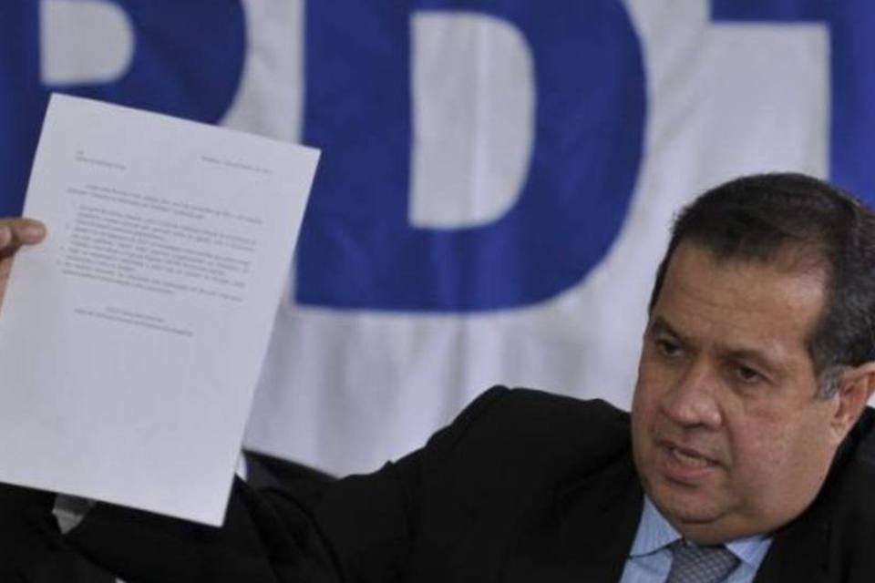 Ex-ministro Carlos Lupi reassume presidência do PDT