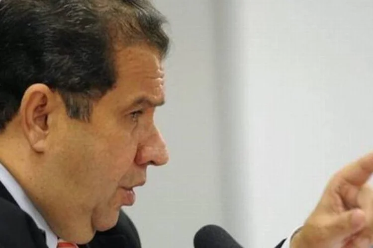 Ex-ministro Lupi estava "chateado" com o desfecho da crise no Trabalho (Evaristo Sa/AFP)