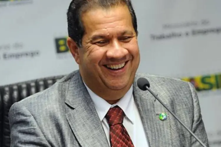 Carlos Lupi: ministro pode ser o próximo a deixar o governo Dilma (Marcello Casal Jr./ABr)