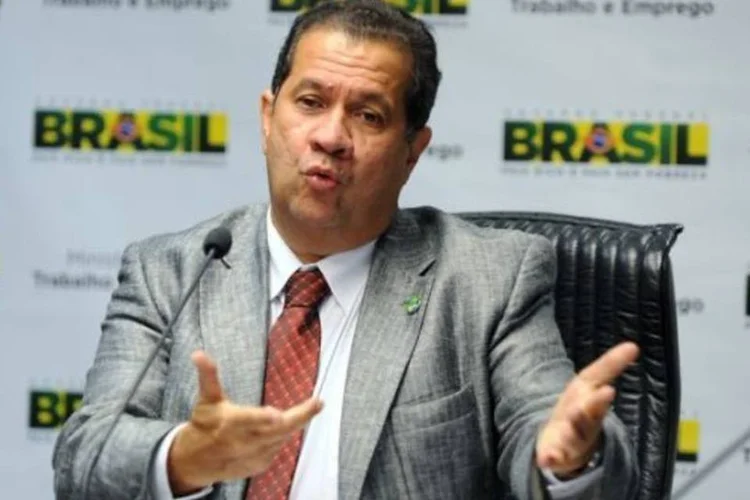 O ministro do Trabalho, Carlos Lupi, já garantiu aos sindicatos que haverá um projeto de lei nesse sentido e que o governo quer ser um dos primeiros a ratificar a convenção (Marcello Casal Jr/ABr)