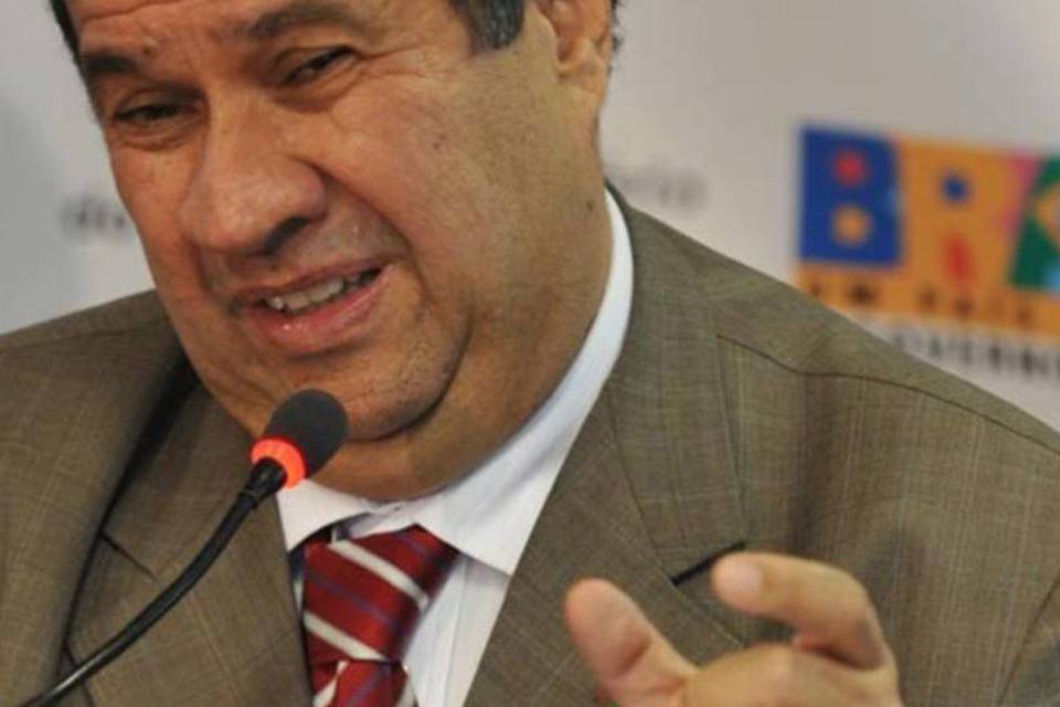 Líderes do PSDB protocolam representações contra Lupi