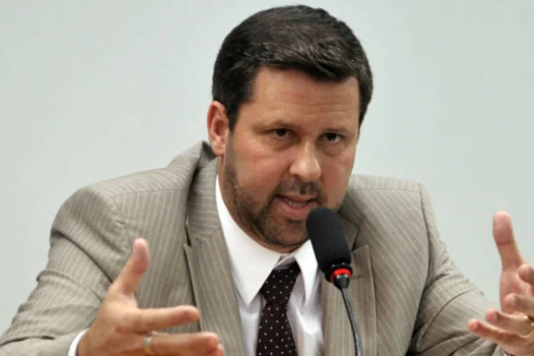 
	Carlos Sampaio: deputado argumenta que o fato de Dilma ser presidente da Rep&uacute;blica n&atilde;o afasta a possibilidade dela ser investigada
 (Renato Araújo/ABr)