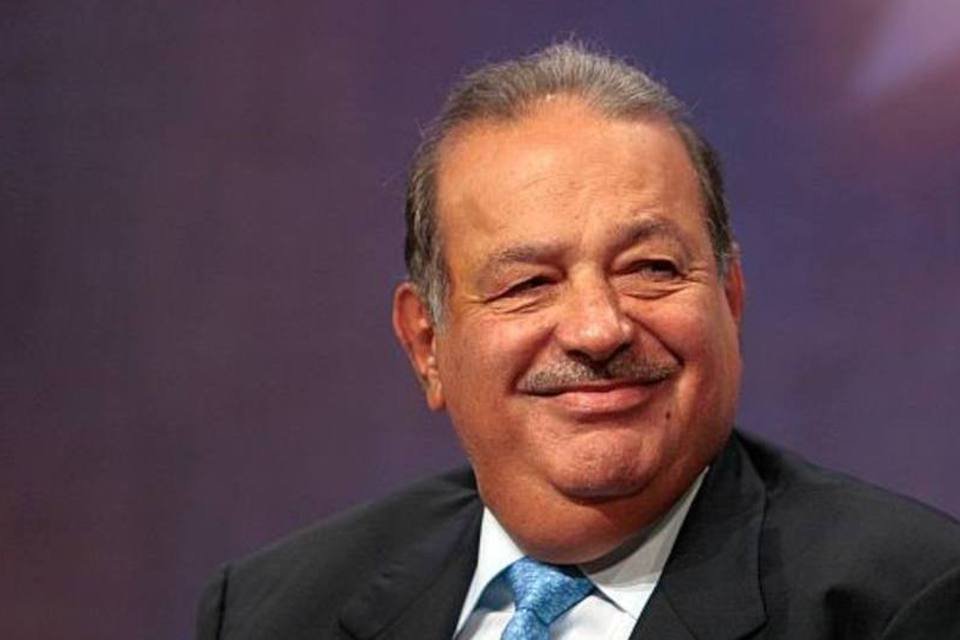 Bilionário Carlos Slim leva rivalidade para campo de futebol