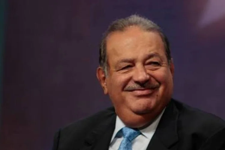 Carlos Slim está com uma equipe em Lisboa e tem uma operação montada para comprar participação na Portugal Telecom. (.)