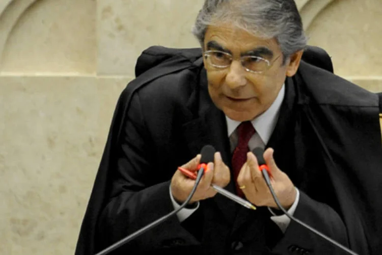 O presidente do STF, Carlos Ayres Britto: “Eu concluo que as provas confirmam a trama delitiva para um esquema de desvio [de dinheiro] público", argumentou o ministro (Fabio Rodrigues Pozzebom/ABr)