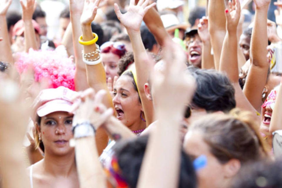 Blocos de rua animam o pré-carnaval no Rio de Janeiro