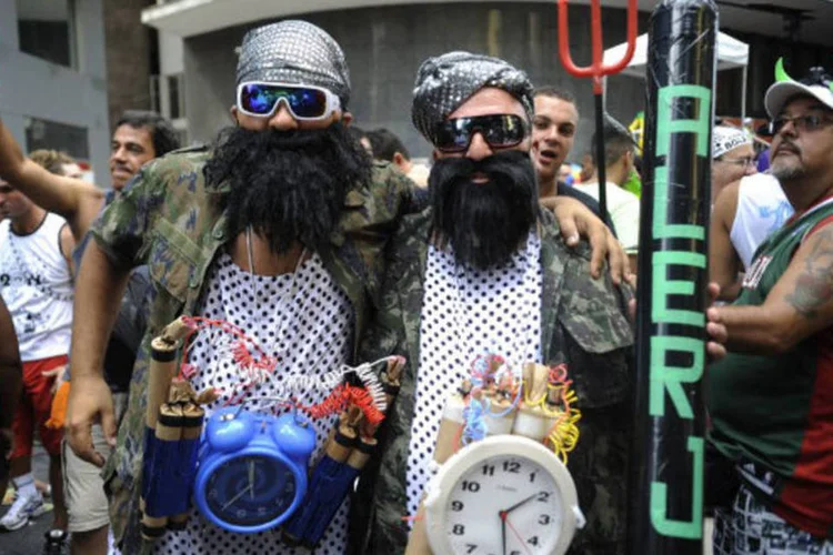 Comemorando os 449 anos da cidade do Rio de Janeiro, um dos mais antigos blocos, o Bola Preta, abriu ontem (1º) o carnaval de rua carioca (Tomaz Silva/Agência Brasil)