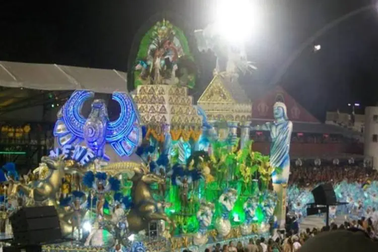 
	Desfile do carnaval de S&atilde;o Paulo: segundo o regulamento, o tempo de desfile para esse ano varia entre 55 minutos e 65 minutos
 (Wikimedia Commons)