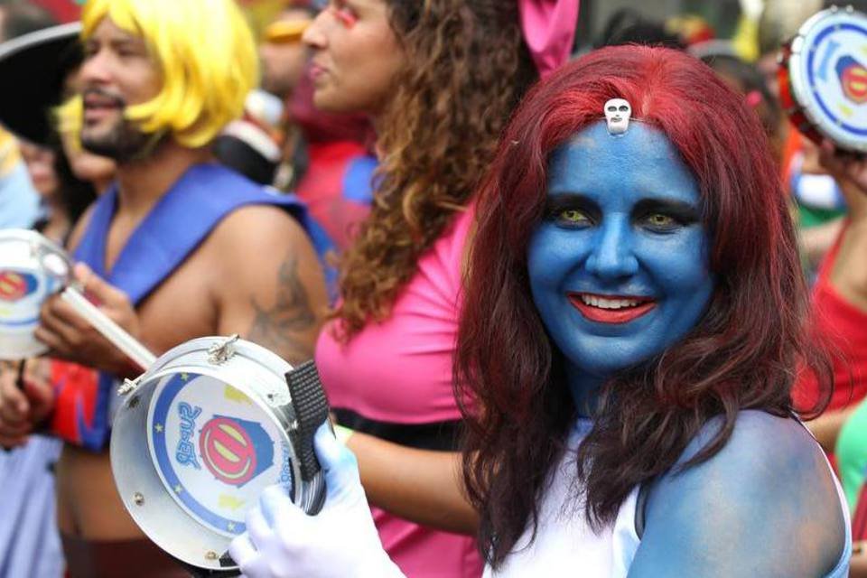 1ª noite de carnaval na Vila Madalena atrai adolescentes