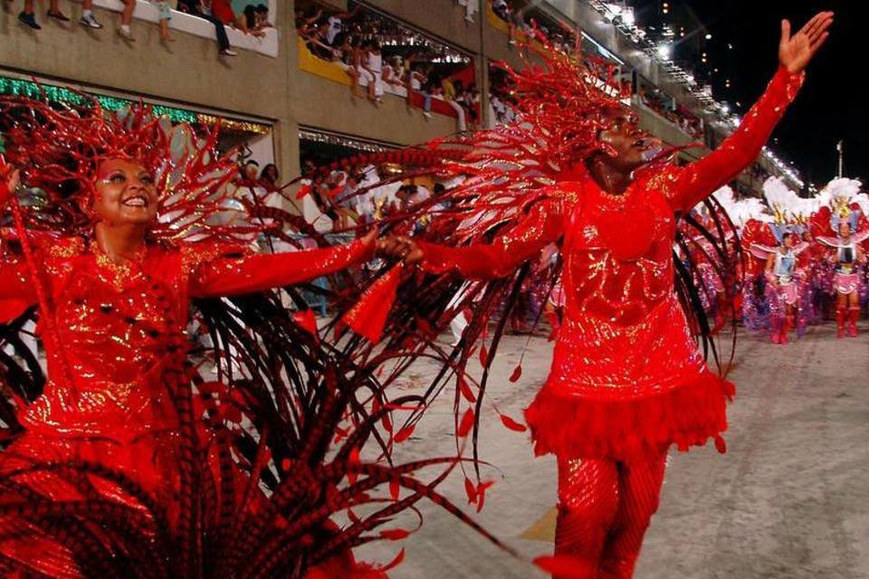 Escolas do Rio mostram Carnaval belo e luxuoso na primeira noite
