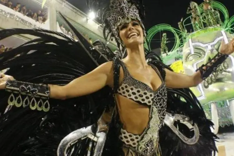 Desfile de Carnaval: cerca de 75 mil pessoas lotam arquibancadas, frisas e camarotes (Mauricio Melo/Contigo)