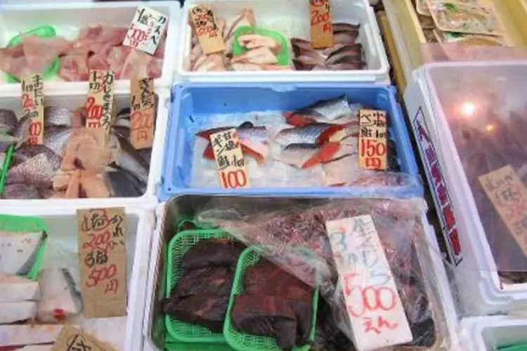 Carne de baleia é vendida em uma loja de Tóquio: o Japão não tomou nenhuma decisão para suspender ou reduzir as importações norueguesas, em alta nos últimos anos (Richard A. Brooks/AFP)