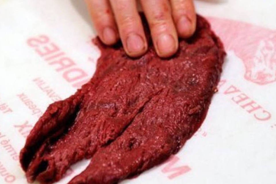 Nestlé e JBS retiram produtos do mercado por conta de carne