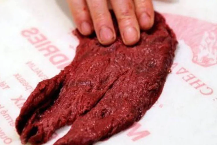 
	Carne de cavalo: produto foi falsamente identificada nos registros da empresa holandesa como carne bovina e rotulada como carne bovina
 (©afp.com / Philippe Huguen)