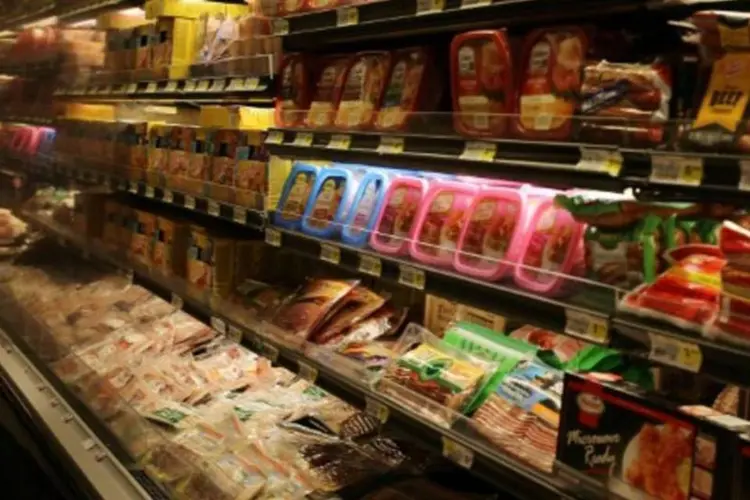 Carnes são expostas em gôndola de supermercado (Joe Raedle/AFP)
