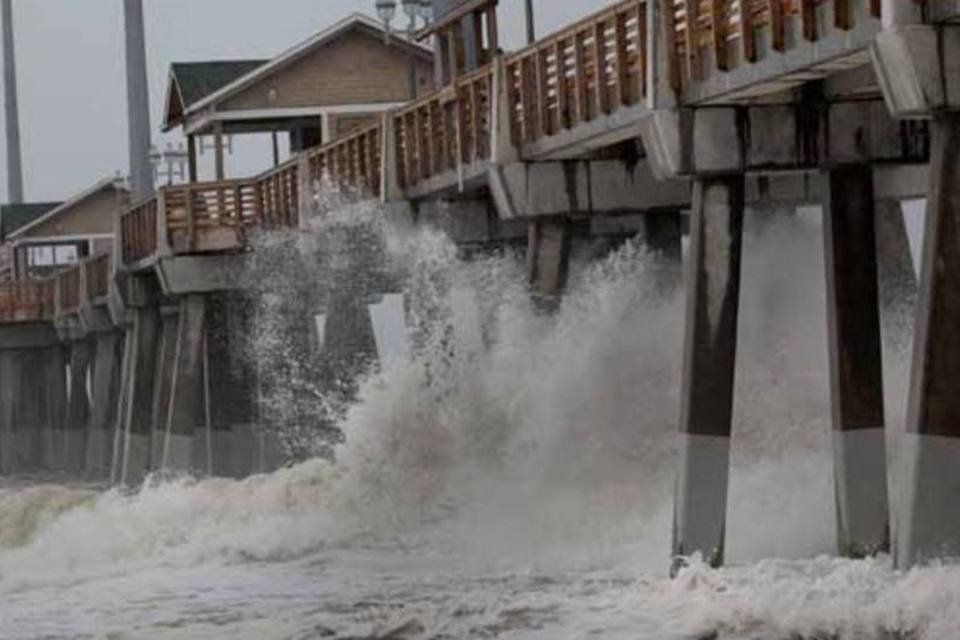 Furacão Irene causa 1ª morte na Carolina do Norte