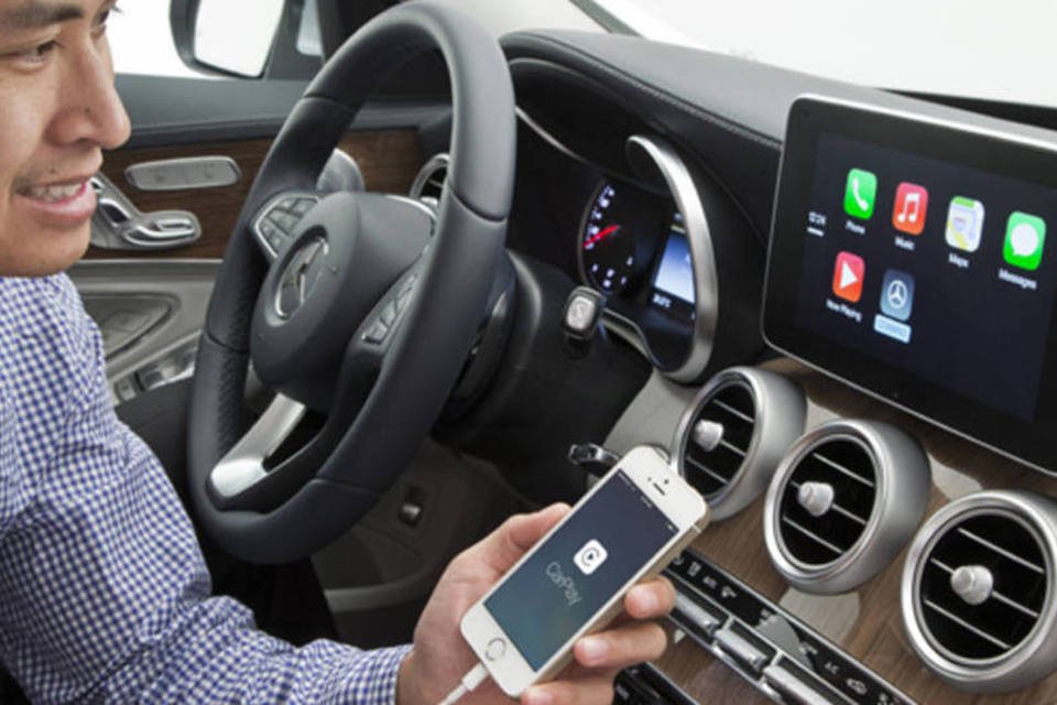 CarPlay da Apple estreia em uma Mercedes-Benz Classe C