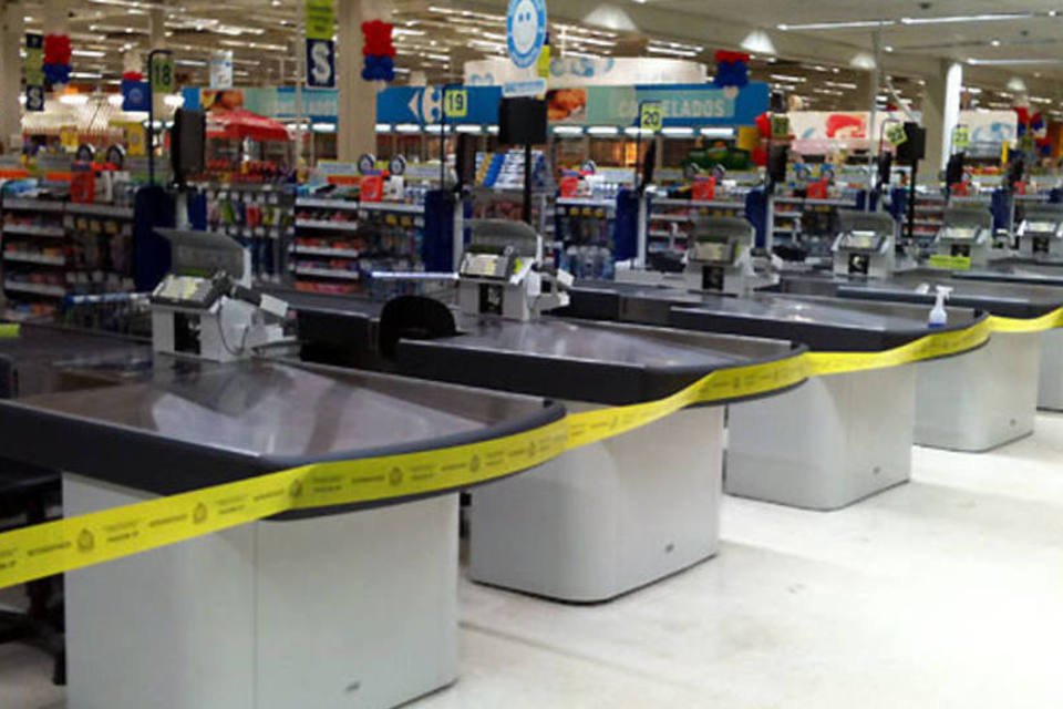 Carrefour tem loja fechada pelo Procon devido a produtos vencidos