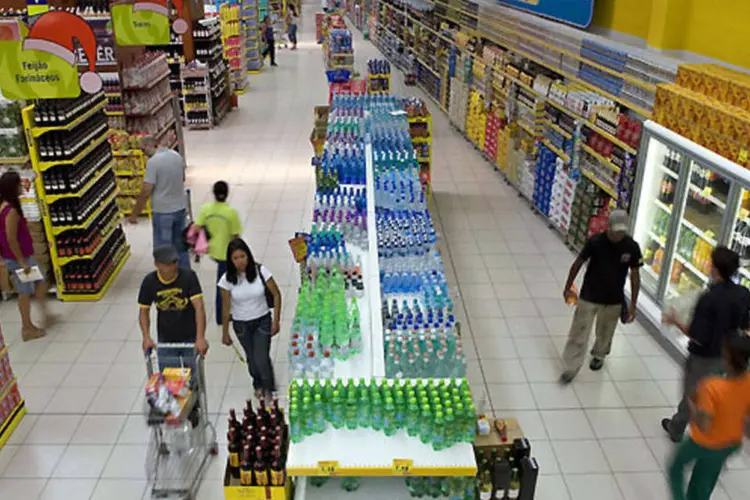 
	Movimento de clientes de loja do Carrefour: no Brasil, o crescimento de vendas compar&aacute;veis acelerou para 6,4%, ante 5,8% no quarto trimestre
 (FABIANO ACCORSI)