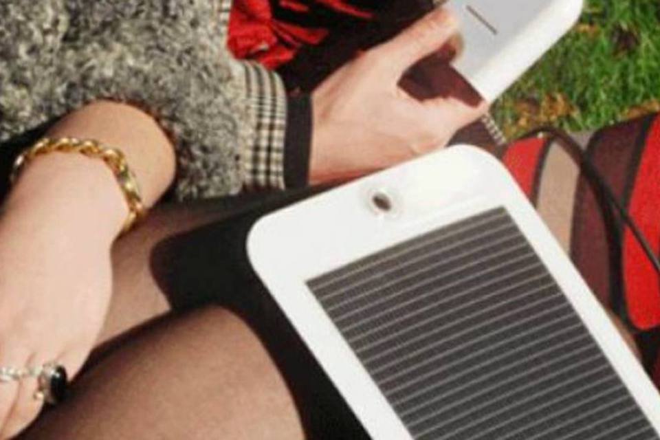 Carregador solar tuíta informações sobre a energia gerada
