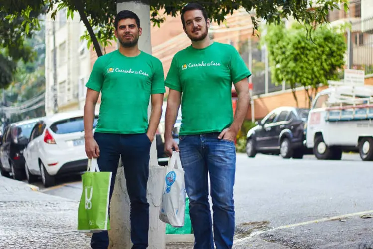 
	Ricardo Prelhaz e David Russell: empreendedores resolveram trazer para o Brasil um modelo de neg&oacute;cio estabelecido nos EUA
 (Carrinho em Casa/Divulgação)