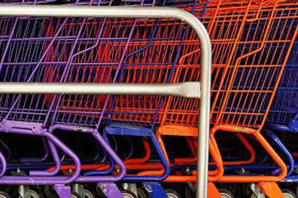 Vendas dos supermercados brasileiros caem 2% em abril