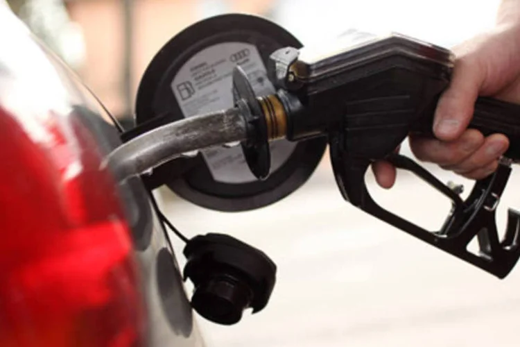 Refino do petróleo e produção de álcool estão entre as maiores pressões negativas que impediram o crescimento da produção (.)