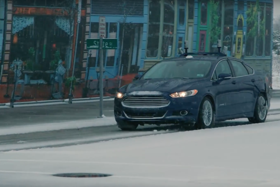 Ford mostra carro sem motorista que anda na neve