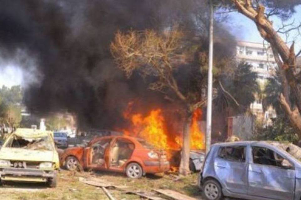 Carro-bomba mata mais de 50 em Damasco