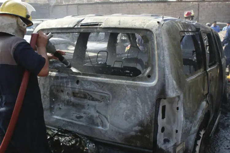 Carro-bomba em Bagdá: 8 foram mortos em ataque separados em Bagdá e perto da cidade de Najaf (Stringer/Reuters)
