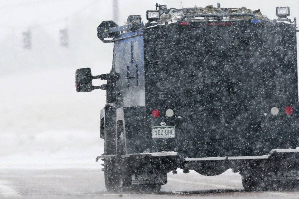 Homem ainda faz disparos em clínica no Colorado, diz polícia