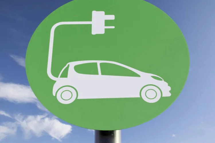 
	Carro el&eacute;trico: as vendas de ve&iacute;culos el&eacute;tricos se situar&atilde;o entre dois ou tr&ecirc;s milh&otilde;es de unidades anuais em 2025
 (Thinckstock/Thinkstock)