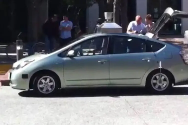 Carro do Google que dirige sozinho (Reprodução/YouTube)
