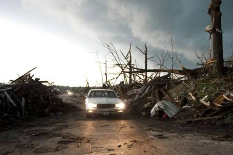 Os sobreviventes da tempestade contaram histórias assustadoras de serem levados pelos ventos de 306 a 318 quilômetros por hora (Julie Denesha/Getty Images)
