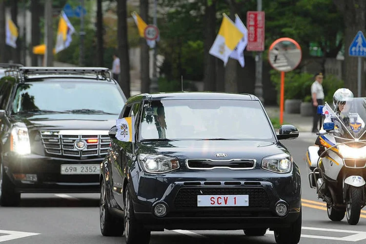 
	Kia Soul: a escolha do papa surpreendeu muitos, que esperavam um carro mais luxuoso
 (Getty Images/Comitê de 2014 para a Visita Papal)