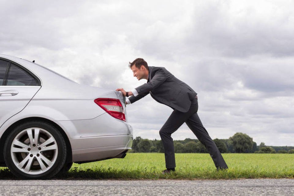 Passo a passo: o que fazer se o carro quebrar na estrada?