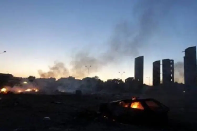 Confrontos em Benghazi: rebeldes acreditam que regime continua bombardeando Zawiya (Patrick Baz/AFP)