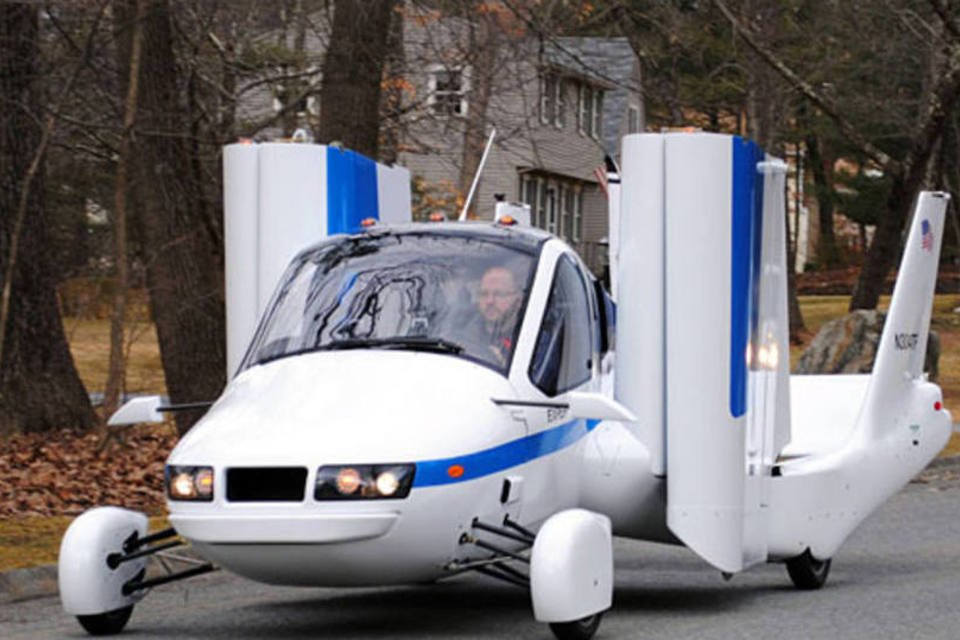 Carro voador Terrafugia Transition faz os primeiros voos