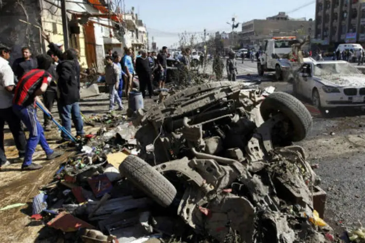 
	Destrui&ccedil;&atilde;o causada por atentado com carro-bomba em Bagd&aacute;, no Iraque: pa&iacute;s&nbsp;sofre um aumento da viol&ecirc;ncia sect&aacute;ria e dos atentados terroristas
 (REUTERS/Mohammed Ameen)