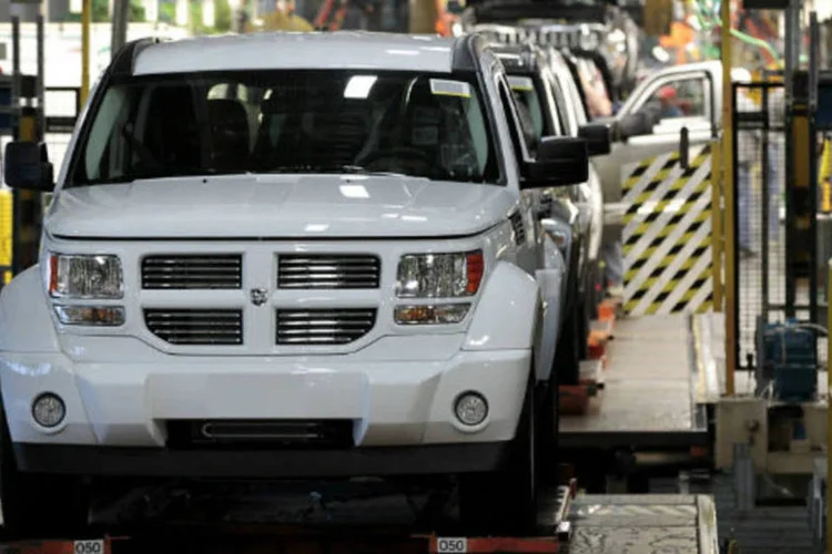 
	Chrysler: a receita cresceu 7%, para US$ 18 bilh&otilde;es, e o lucro operacional ajustado avan&ccedil;ou para US$ 808 milh&otilde;es, de US$ 755 milh&otilde;es um ano antes
 (Jeff Kowalsky/Bloomberg)