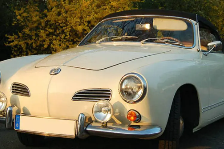 
	Karmann-Ghia convers&iacute;vel: o tra&ccedil;o elegante do antigo modelo deve ser mantido
 (Huhu Uet/Wikimedia Commons)