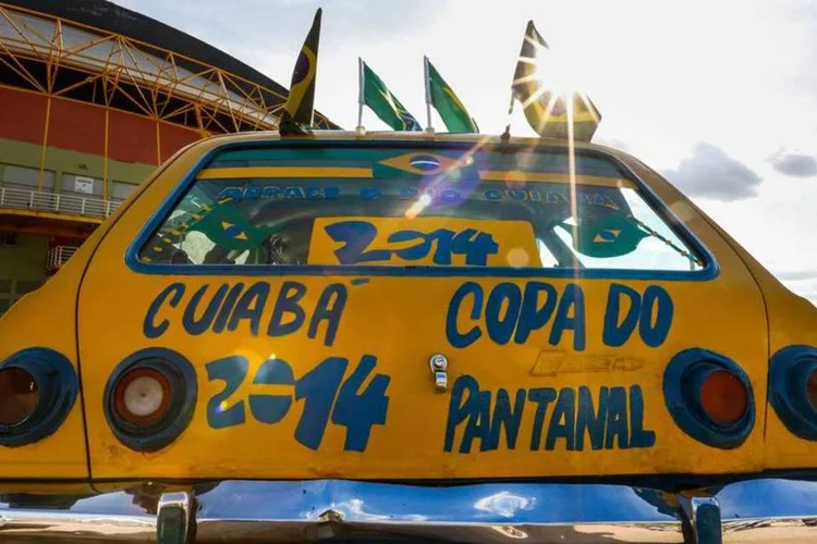 
	Cuiab&aacute;: chilenos e australianos se refugiaram do forte calor no centro da cidade
 (Alexandre Schneider/Getty Images)